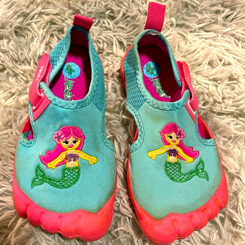 Newtz mermaid swim/beach shoes, 9/10